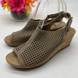 Earth Origins Dark Taupe Cut Out Sling Back Sandals Size 7.5 MCS7336P